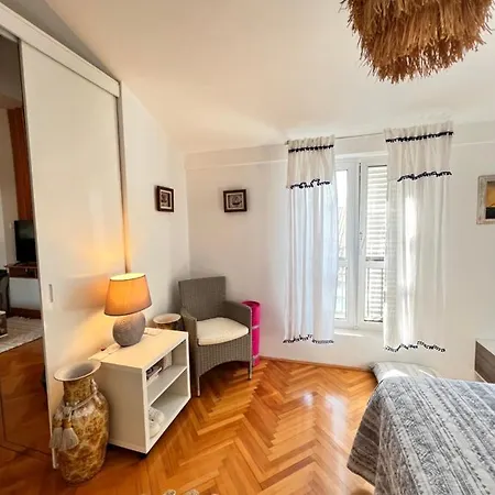 Bamboo House Apartment *