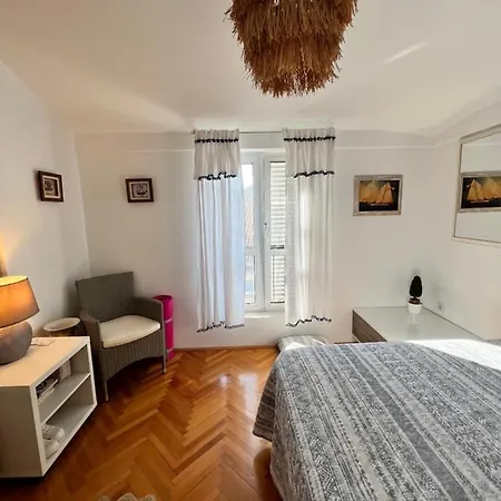 Bamboo House Apartment *